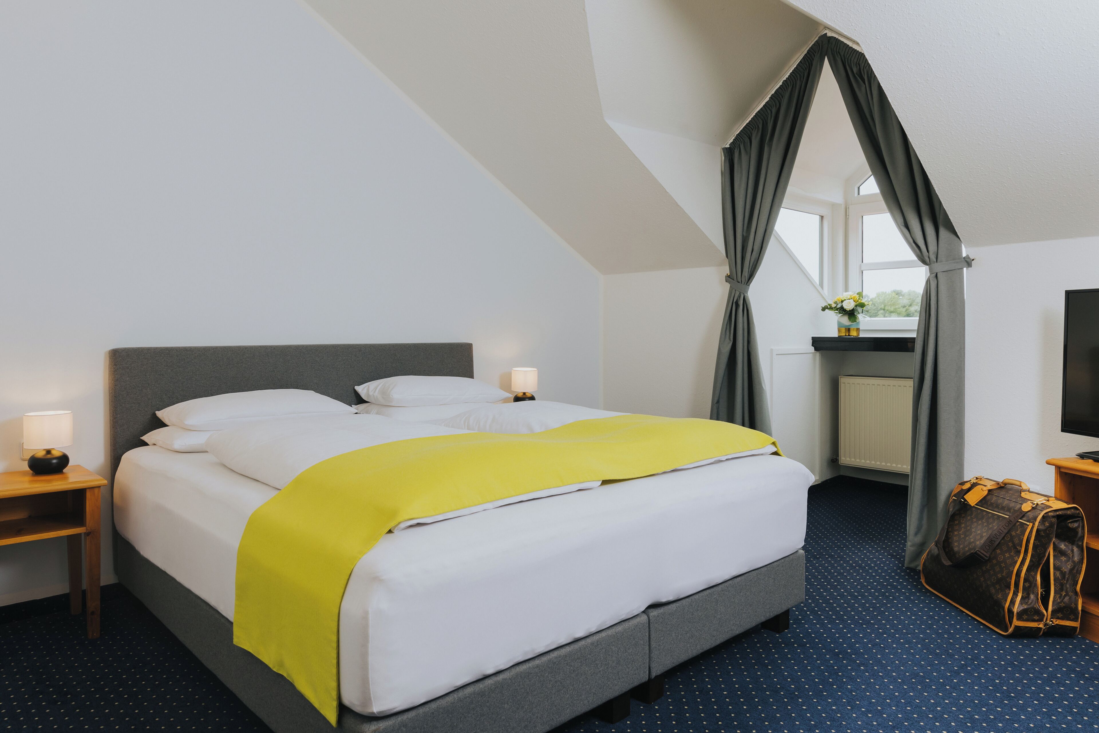 Hypo-allergenic bedding, minibar, in-room safe, desk