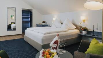 Junior Double or Twin Room, Balcony | 1 bedroom, hypo-allergenic bedding, minibar, in-room safe