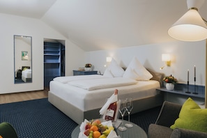 Junior Double or Twin Room, Balcony | 1 bedroom, hypo-allergenic bedding, minibar, in-room safe