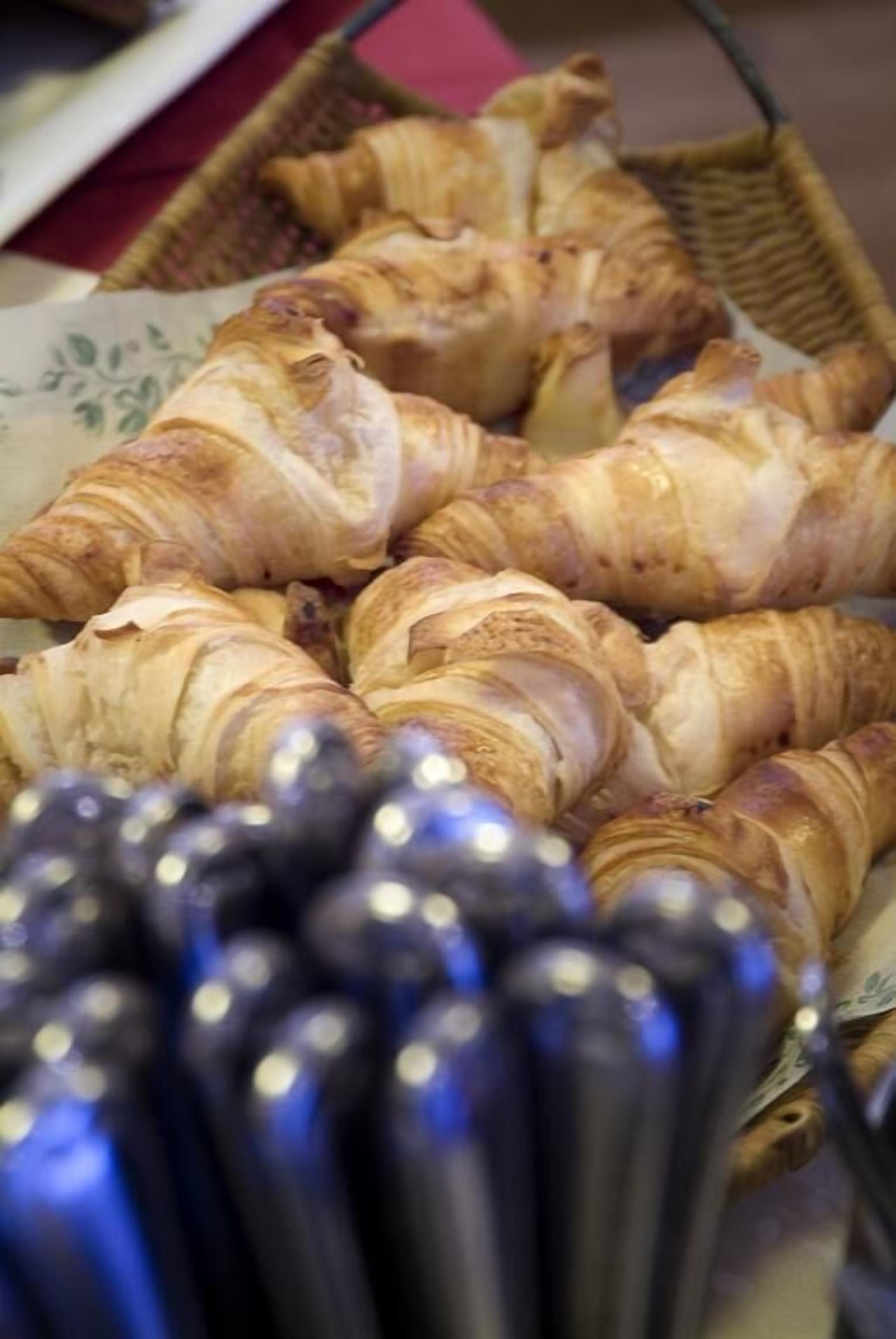 daily continental breakfast (eur 9 per person)