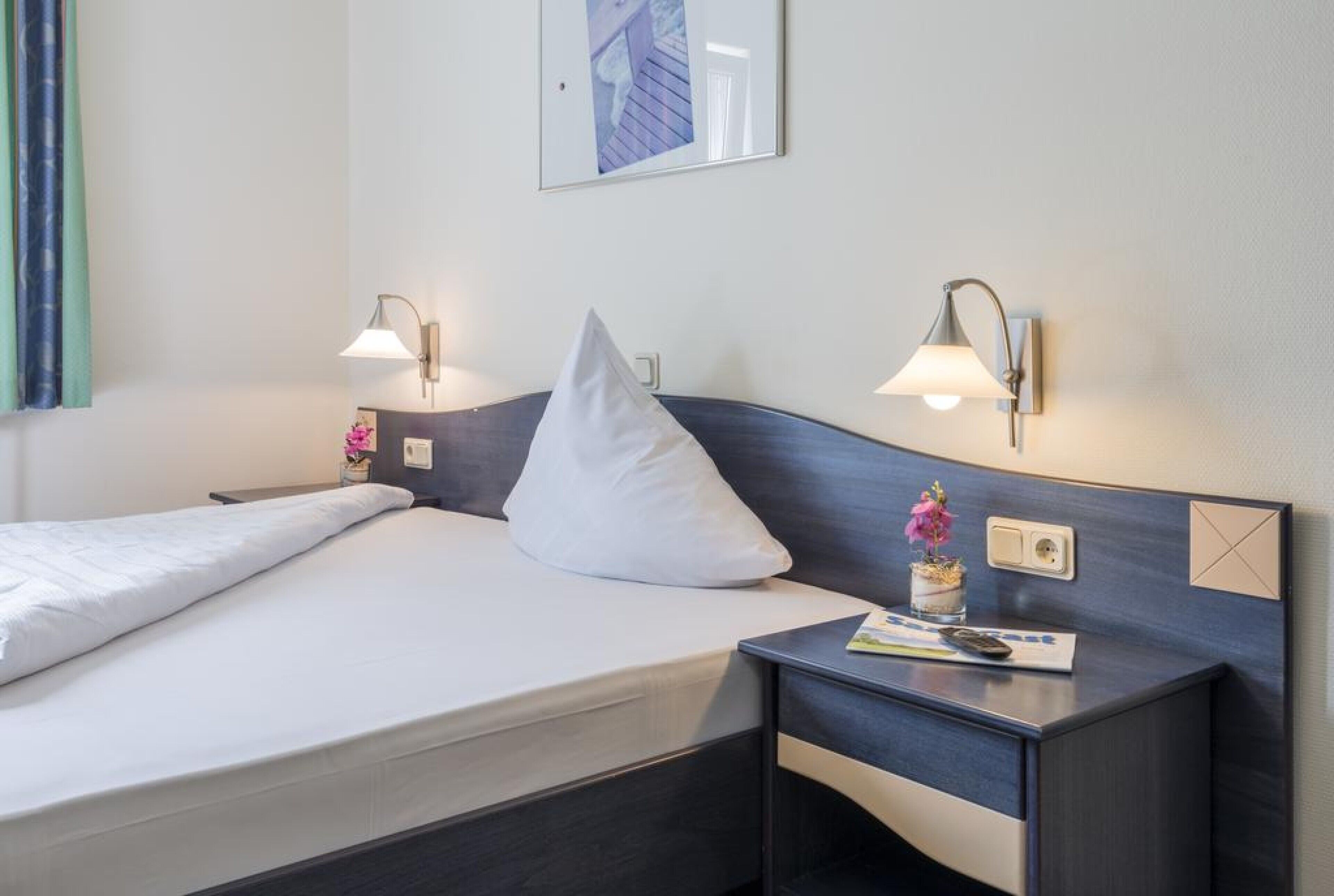 basic single room | hypo-allergenic bedding, in-room safe, desk, soundproofing