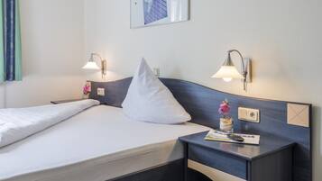 Basic-Einzelzimmer | Allergikerbettwaren, Zimmersafe, Schreibtisch, schallisolierte Zimmer