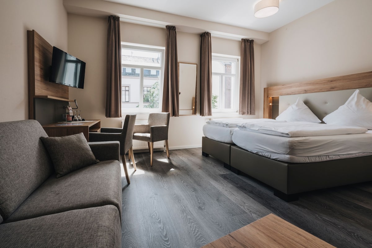 triple room | living area