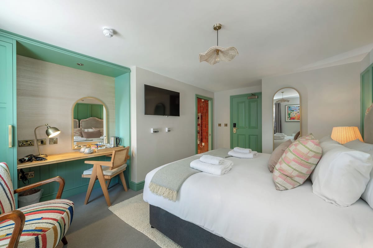 Luxe beddengoed, een strijkplank/strijkijzer, gratis wifi, beddengoed