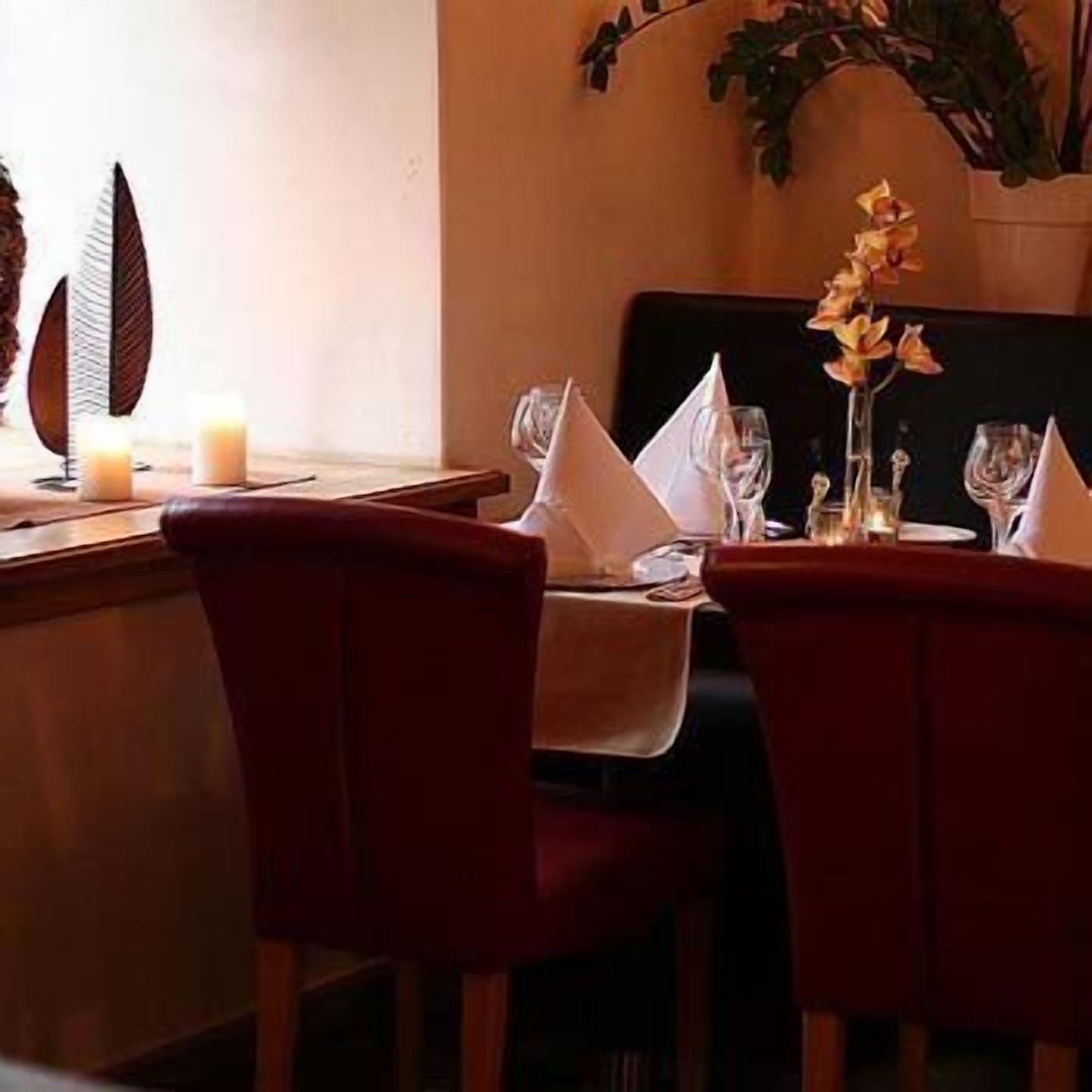 lunch and dinner served, international cuisine