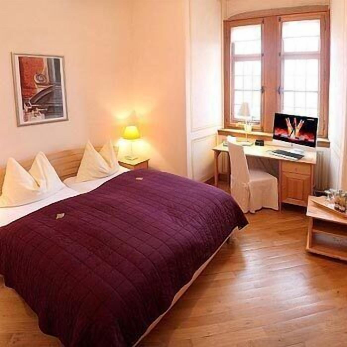 double room | desk, cots/infant beds, rollaway beds, free wifi