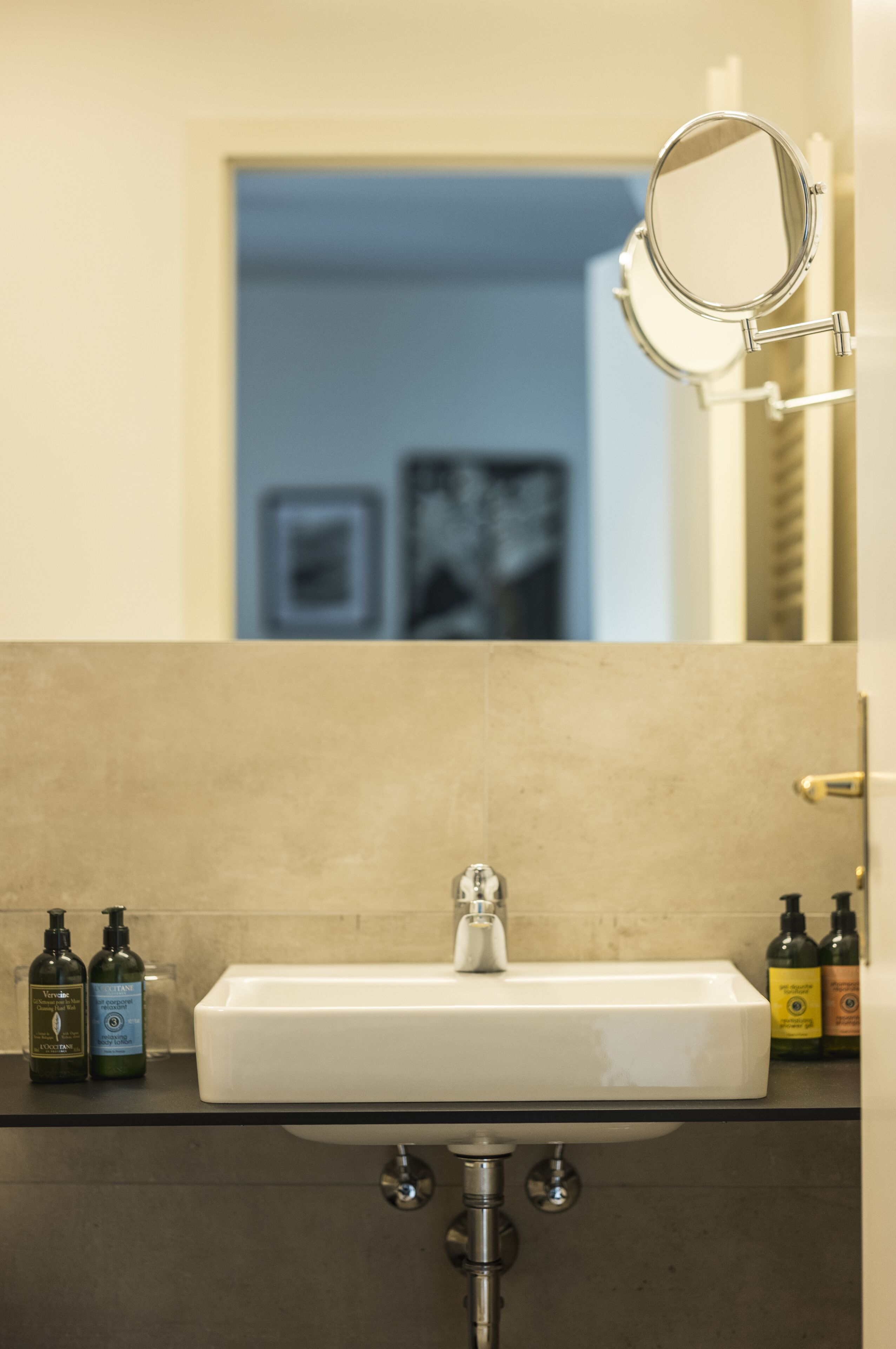 shower, free toiletries, bathrobes, slippers