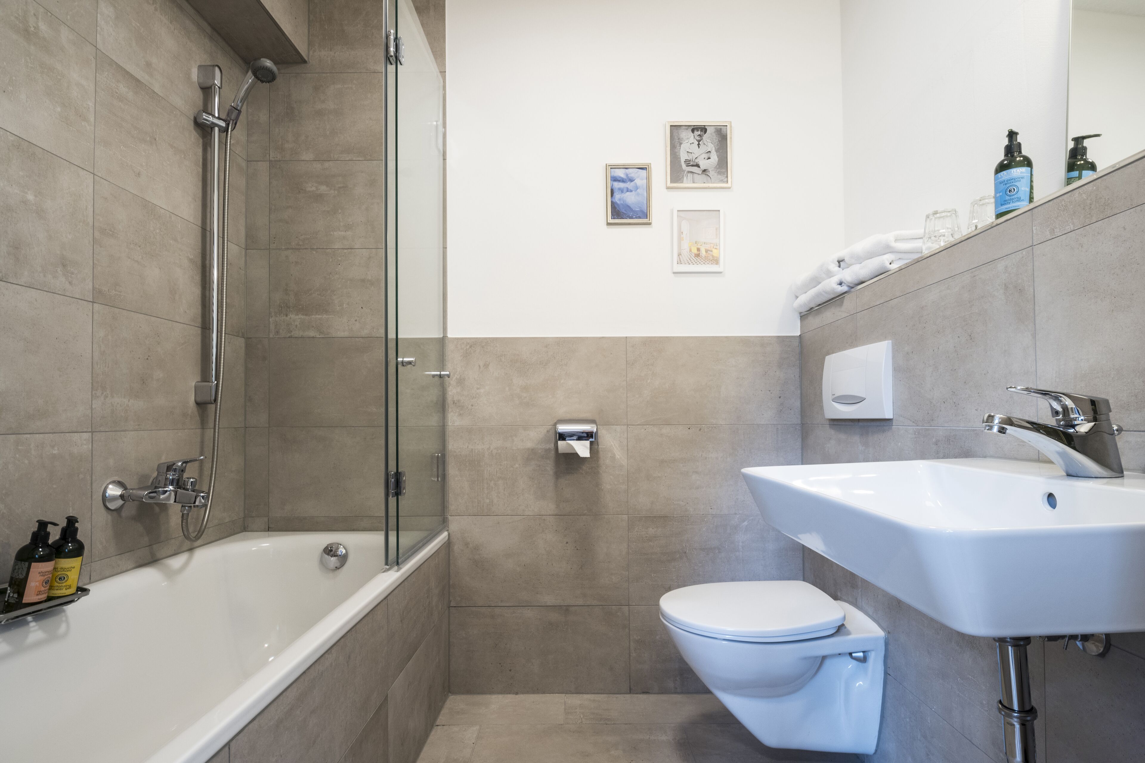 shower, free toiletries, bathrobes, slippers