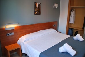 1 soverom, skrivebord, barnesenger (inkludert) og wi-fi (inkludert)