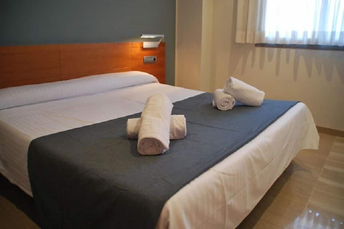 1 bedroom, desk, free cots/infant beds, free WiFi