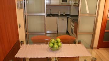 Full-sized fridge, microwave, stovetop, dishwasher