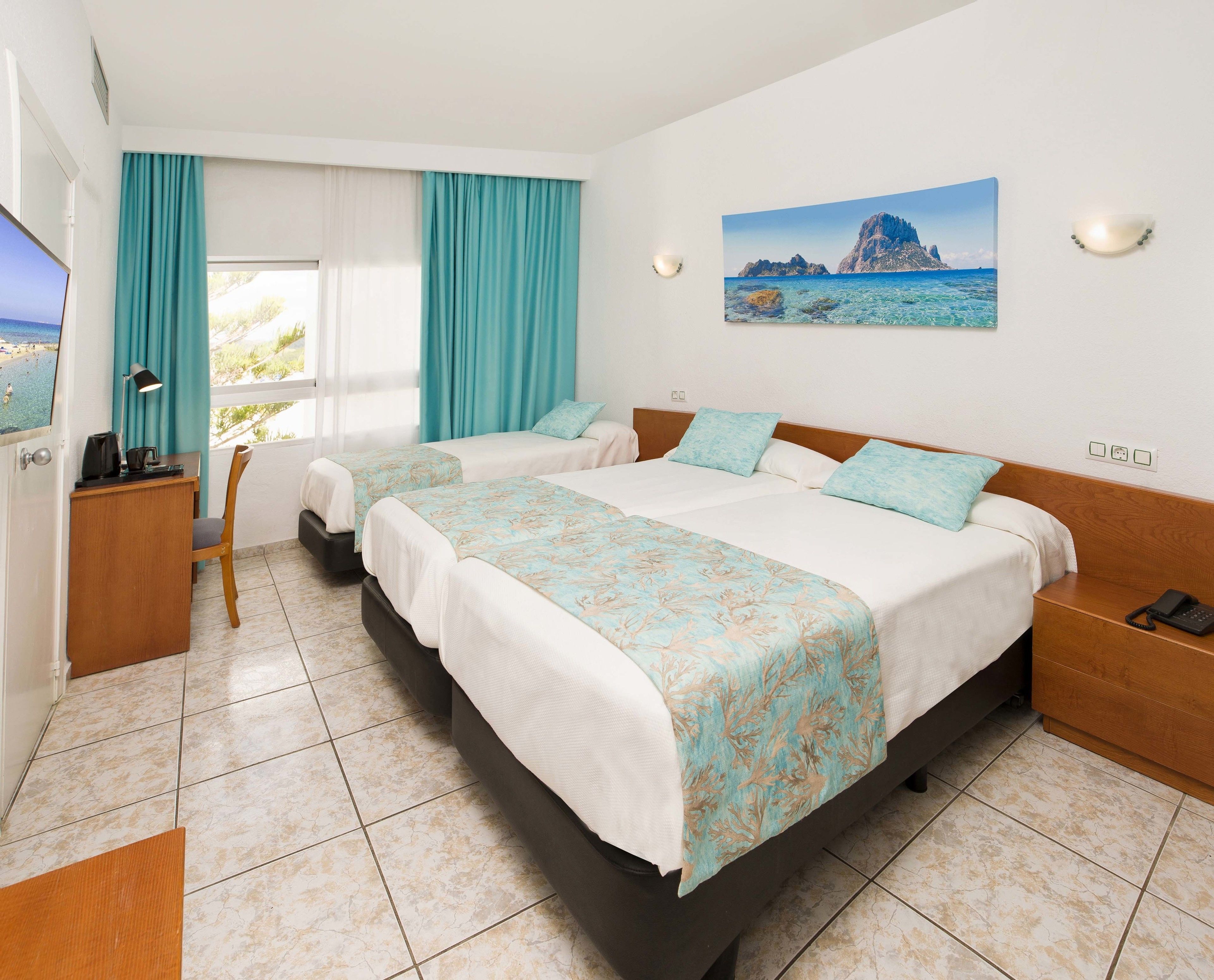 0B | 房內夾萬、書桌、遮光窗簾/窗簾、嬰兒床 (收費)