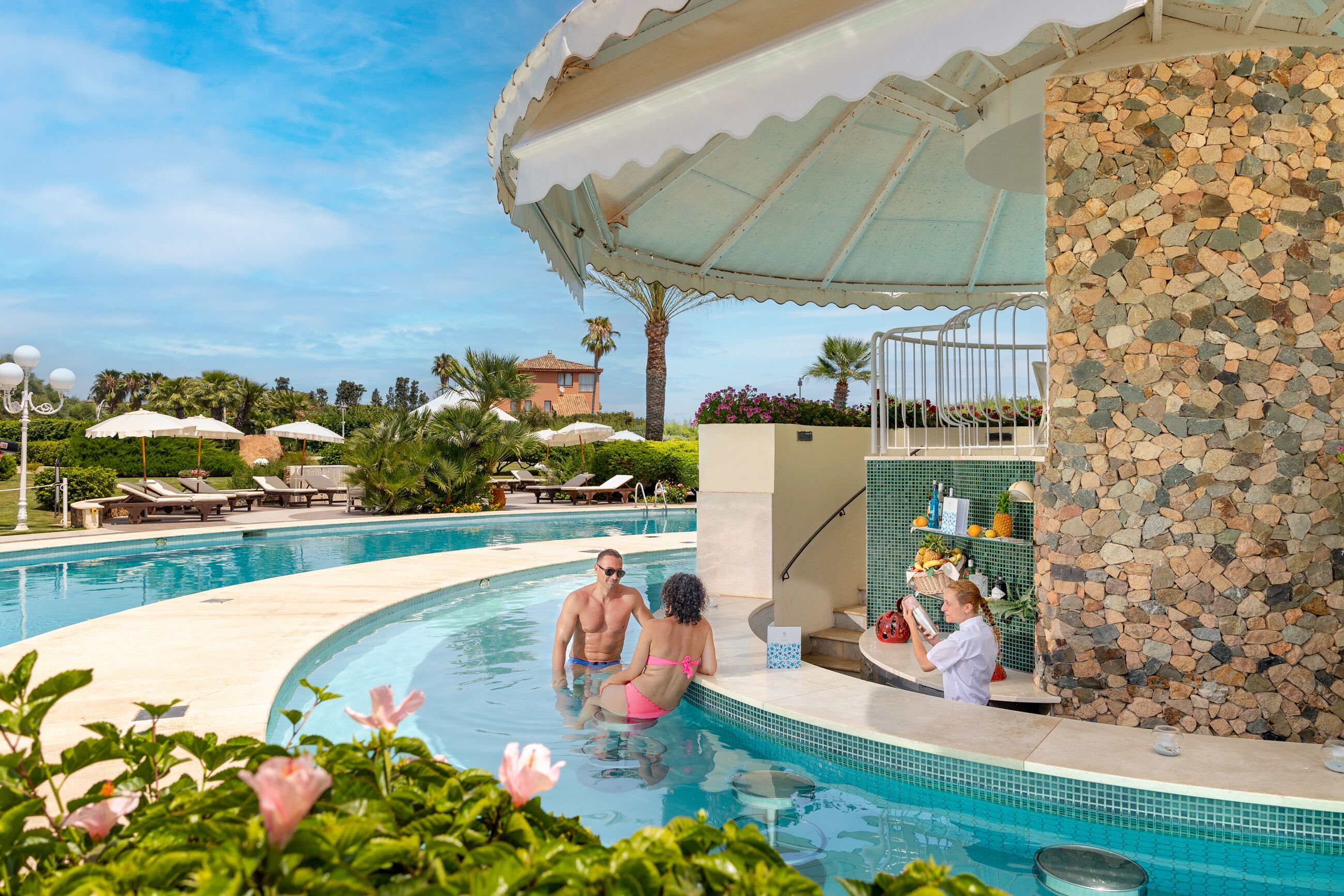 Bar en bord de piscine