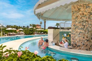 Bar à beira da piscina