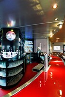 2 barer/lounger, cocktailbar og sportsbar