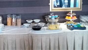 Daily full breakfast (GBP 14.50 per person)