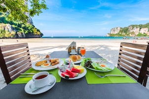 Desayuno buffet todos los días (con cargo)