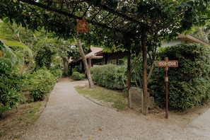 A pathway leading to a traditional house with a wooden structure and a sign indicating the address. - Railay Bay Resort and Spa (Krabi)