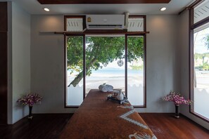 Aromatherapy, Thai massages, 2 treatment rooms