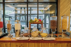 Desayuno buffet todos los días (con cargo) 