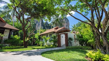 Luxury Villa, 1 Bedroom (Suite Cottage) | Minibar, in-room safe, blackout curtains, free WiFi