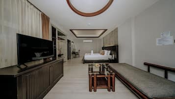 Grand Cottage (Privacy Cottage) | Minibar, in-room safe, blackout drapes, WiFi (free)