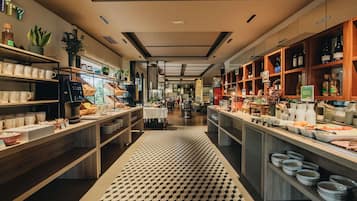 Se ofrece un desayuno completo todos los días (por un coste adicional)