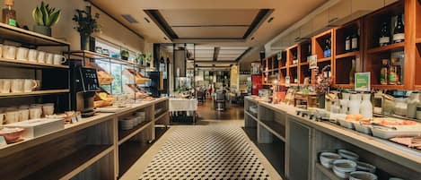 Colazione completa a pagamento, servita tutte le mattine