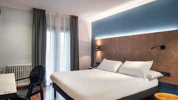 Habitación estándar, 1 cama doble | Escritorio, espacio para trabajar con un portátil, cortinas opacas