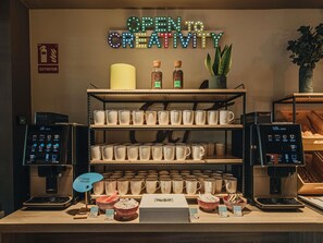 Daily full breakfast for a fee - ibis Styles Figueres Ronda (Figueres)