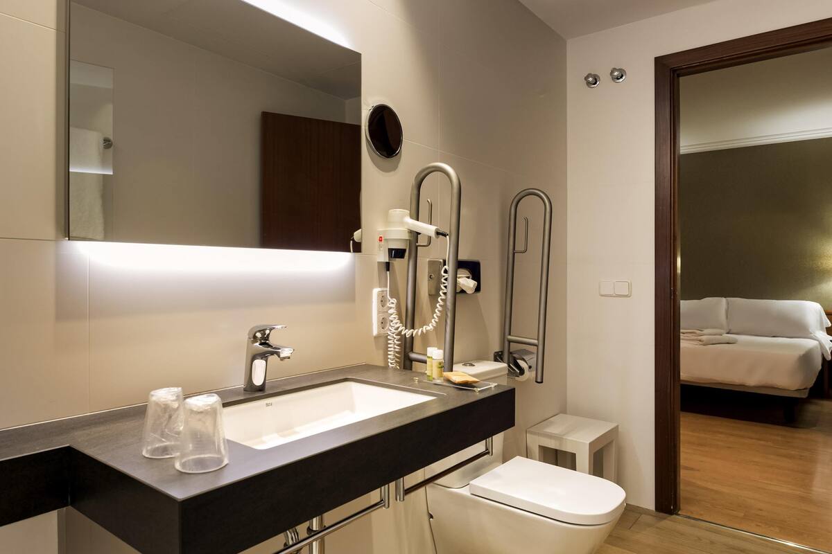 standard double room, 2 single beds | desk, laptop workspace, blackout curtains, iron/ironing board