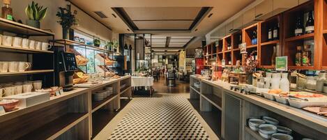 Daily full breakfast (EUR 12 per person)