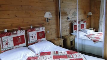 Bureau, lits bébé (gratuits), Wi-Fi gratuit, draps fournis