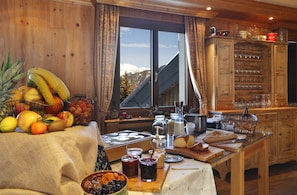 Desayuno buffet diario (EUR 13.00 por persona)