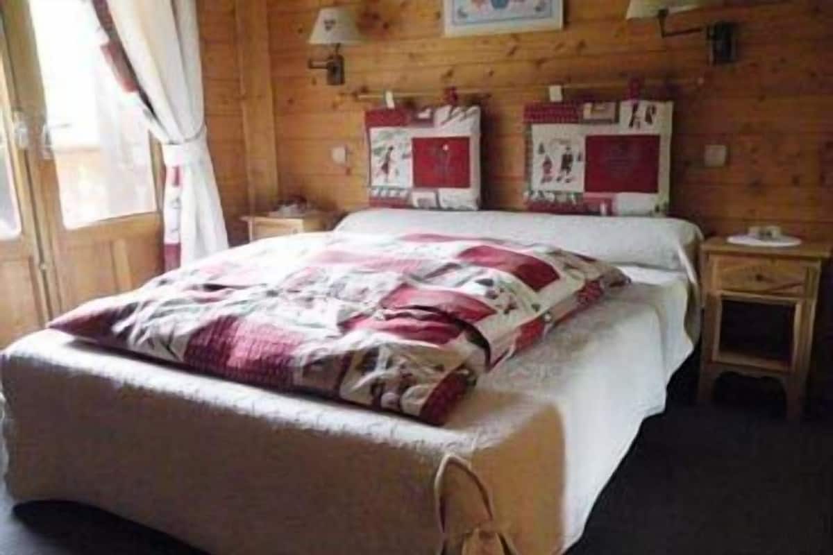 Bureau, lits bébé (gratuits), Wi-Fi gratuit, draps fournis