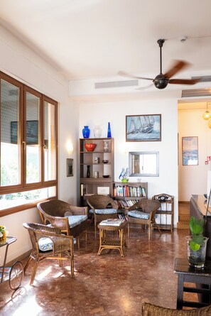 Lobby sitting area - Rivamare (Venice)
