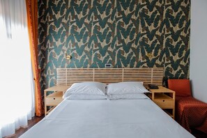 Dobbelt- eller tomannsrom – standard | Safe på rommet, skrivebord og skrivebord for bærbar PC