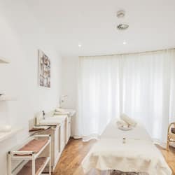 Sauna, hot tub, steam room, body treatments, hot stone massages