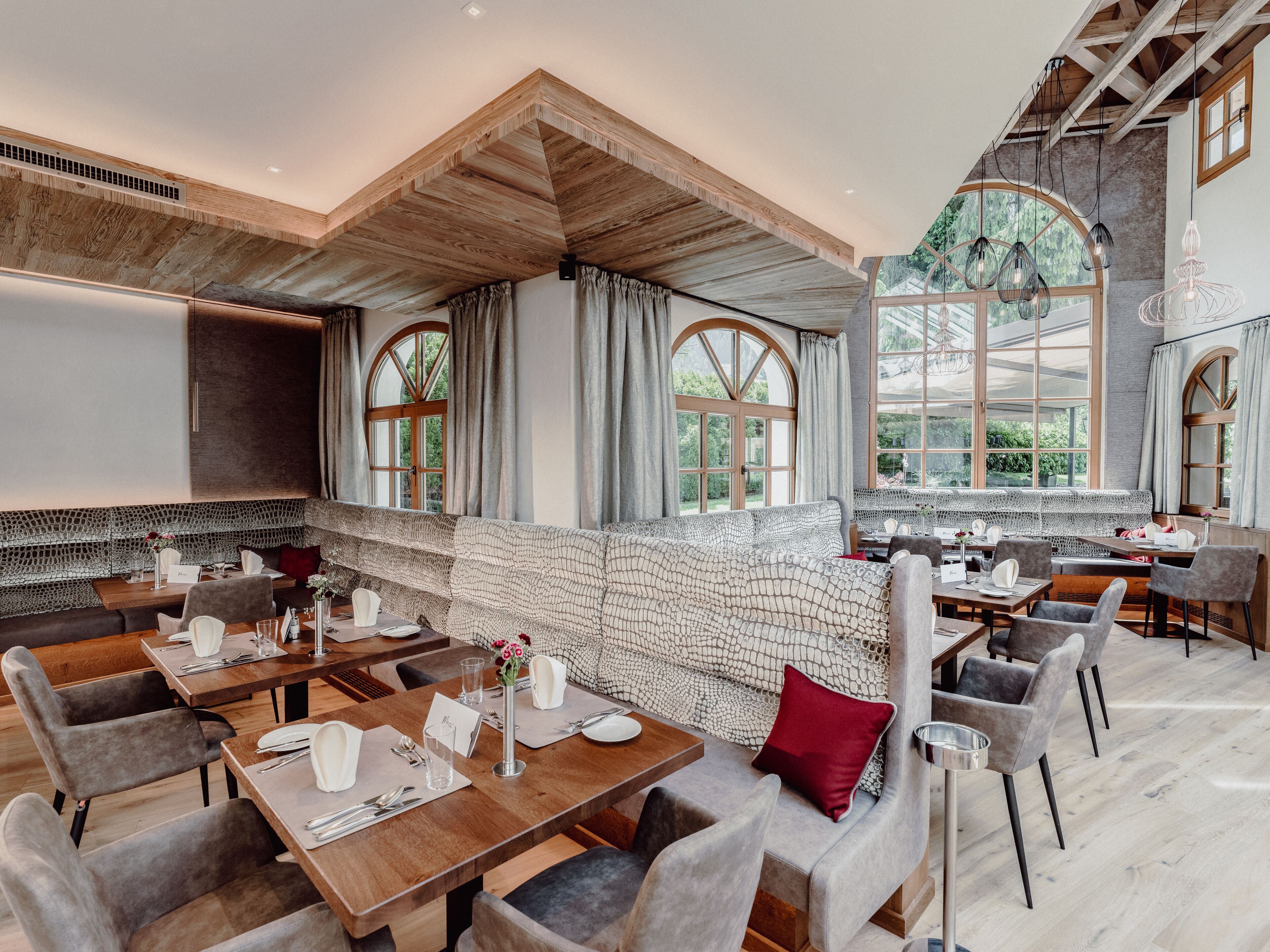 breakfast, lunch, dinner served; regional cuisine, garden views