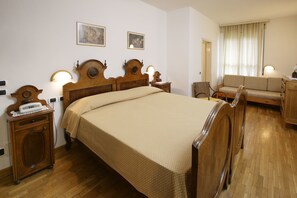 Hypo-allergenic bedding, in-room safe, desk, soundproofing