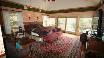 Grand Master Suite | Pimennysverhot, silitysrauta/-lauta, ilmainen Wi-Fi, vuodevaatteet