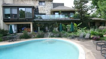 Seasonal outdoor pool, pool umbrellas, sun loungers