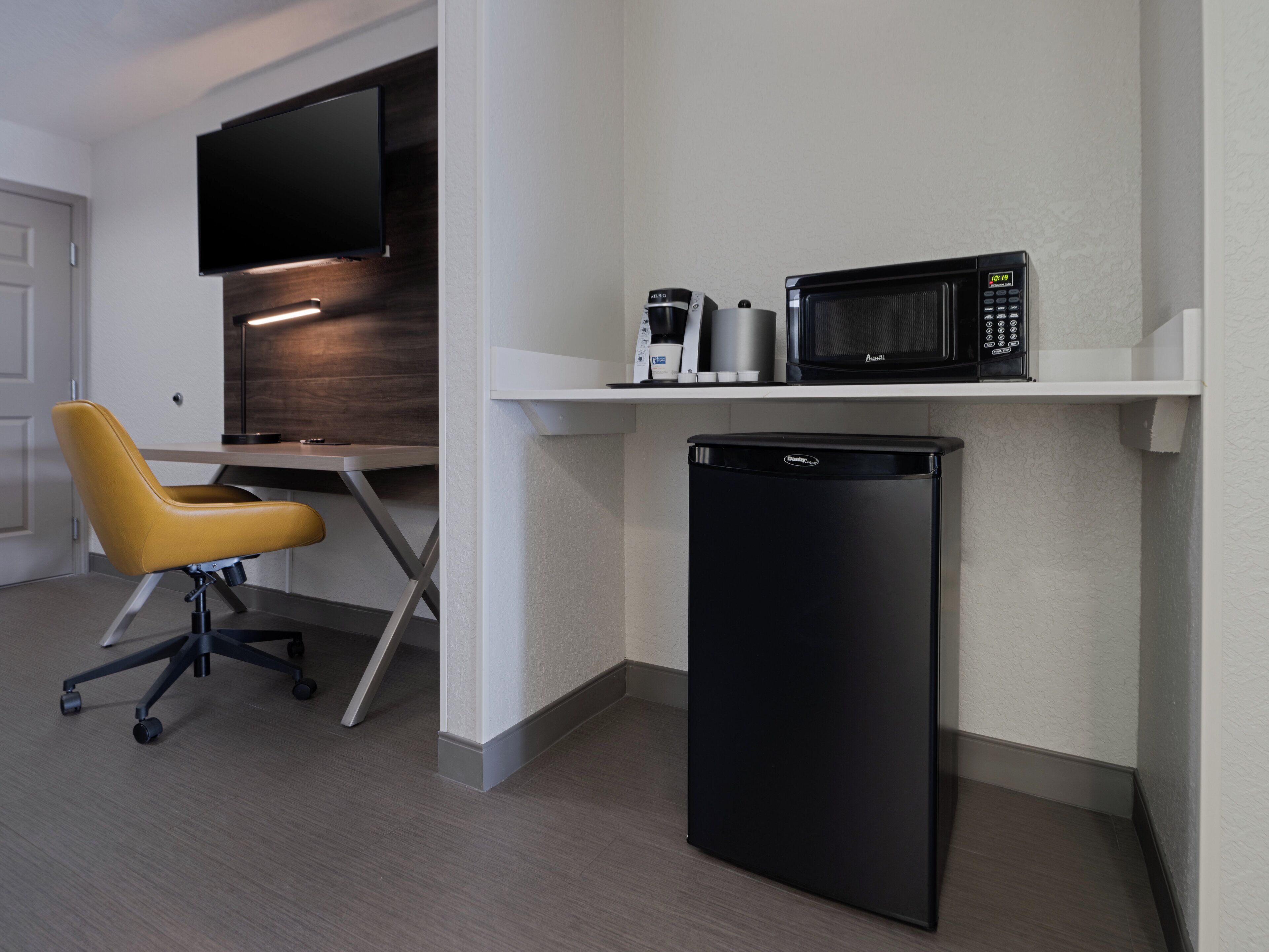 standard room, 1 king bed | 1 bedroom, in-room safe, desk, soundproofing