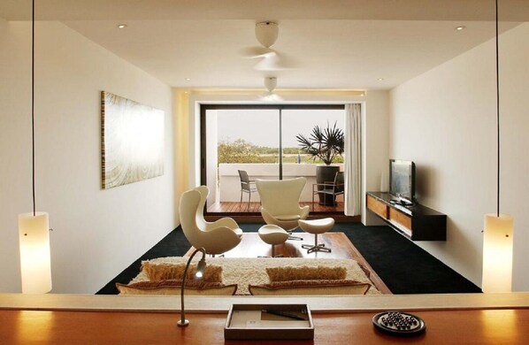 ห้องพาโนรามิกสวีท, เตียงคิงไซส์ 1 เตียง, วิวแม่น้ำ | 1 ห้องนอน, มินิบาร์, ตู้นิรภัยในห้องพัก, ผ้าม่านกันแสง