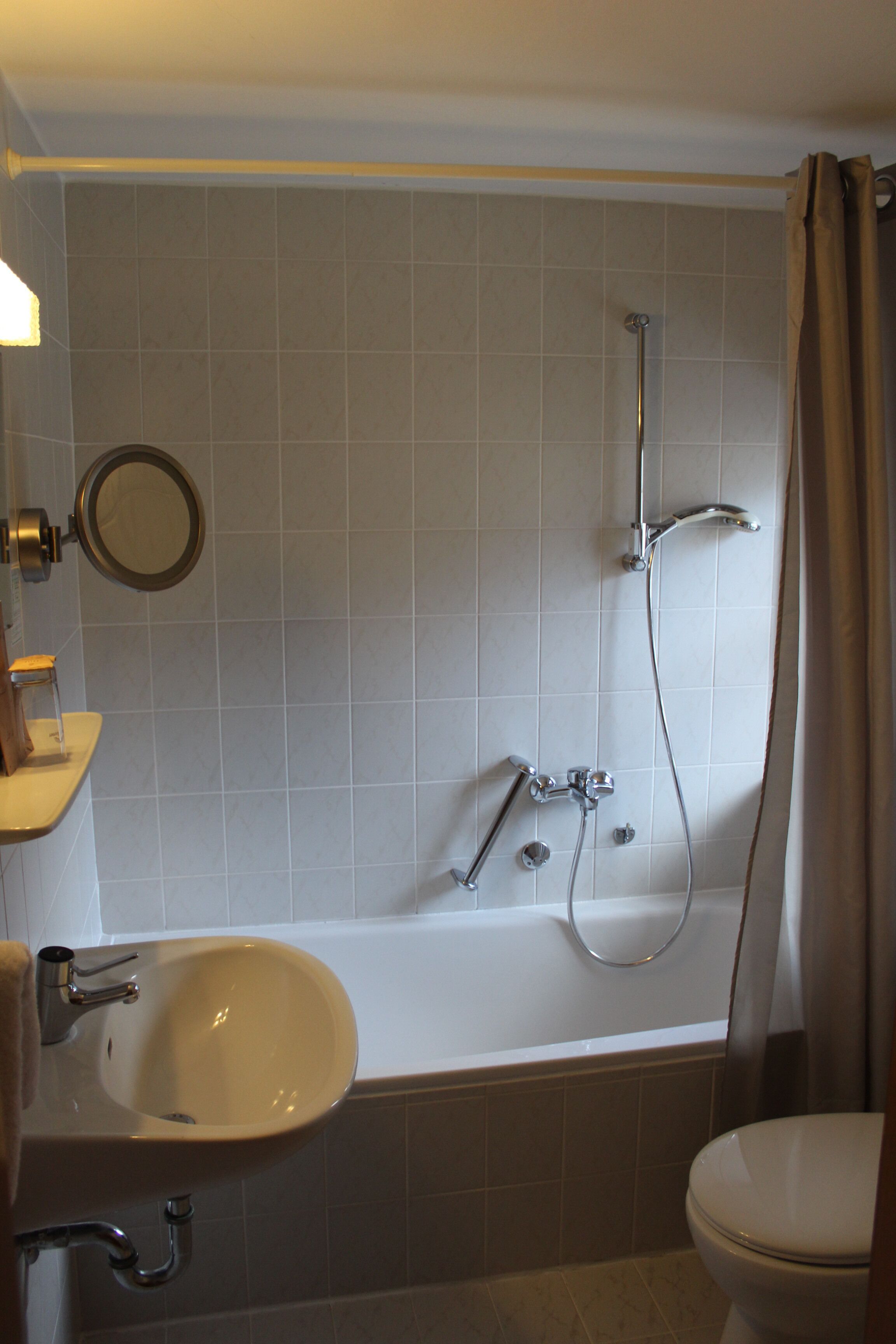 standard single room, 1 double bed | bathroom | shower, free toiletries, hair dryer, towels