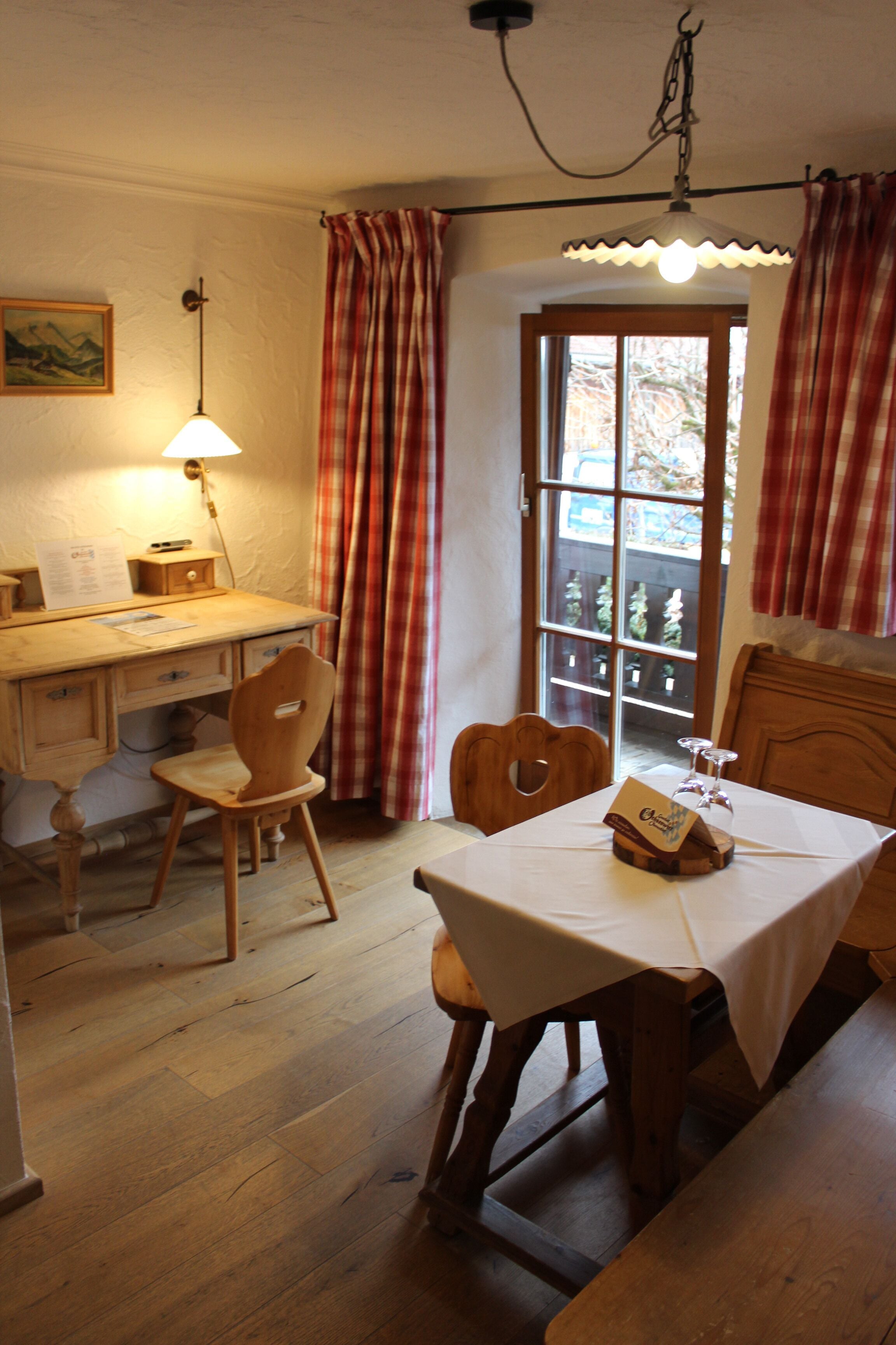 junior suite, 1 double bed | living room