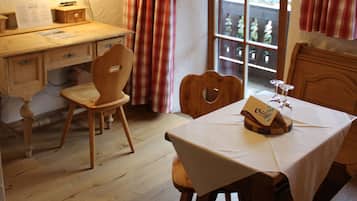 Junior-Suite, 1 Doppelbett | Wohnzimmer