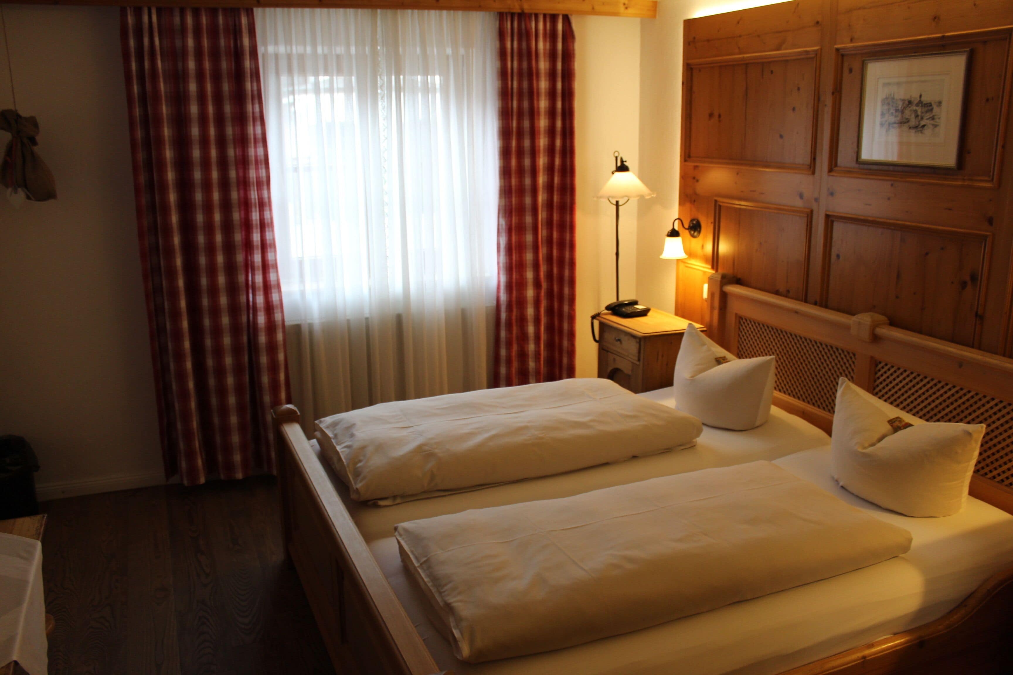 standard double room | individually decorated, individually furnished, cots/infant beds