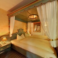 Decoración personalizada, muebles diferentes, cunas y wifi gratis 