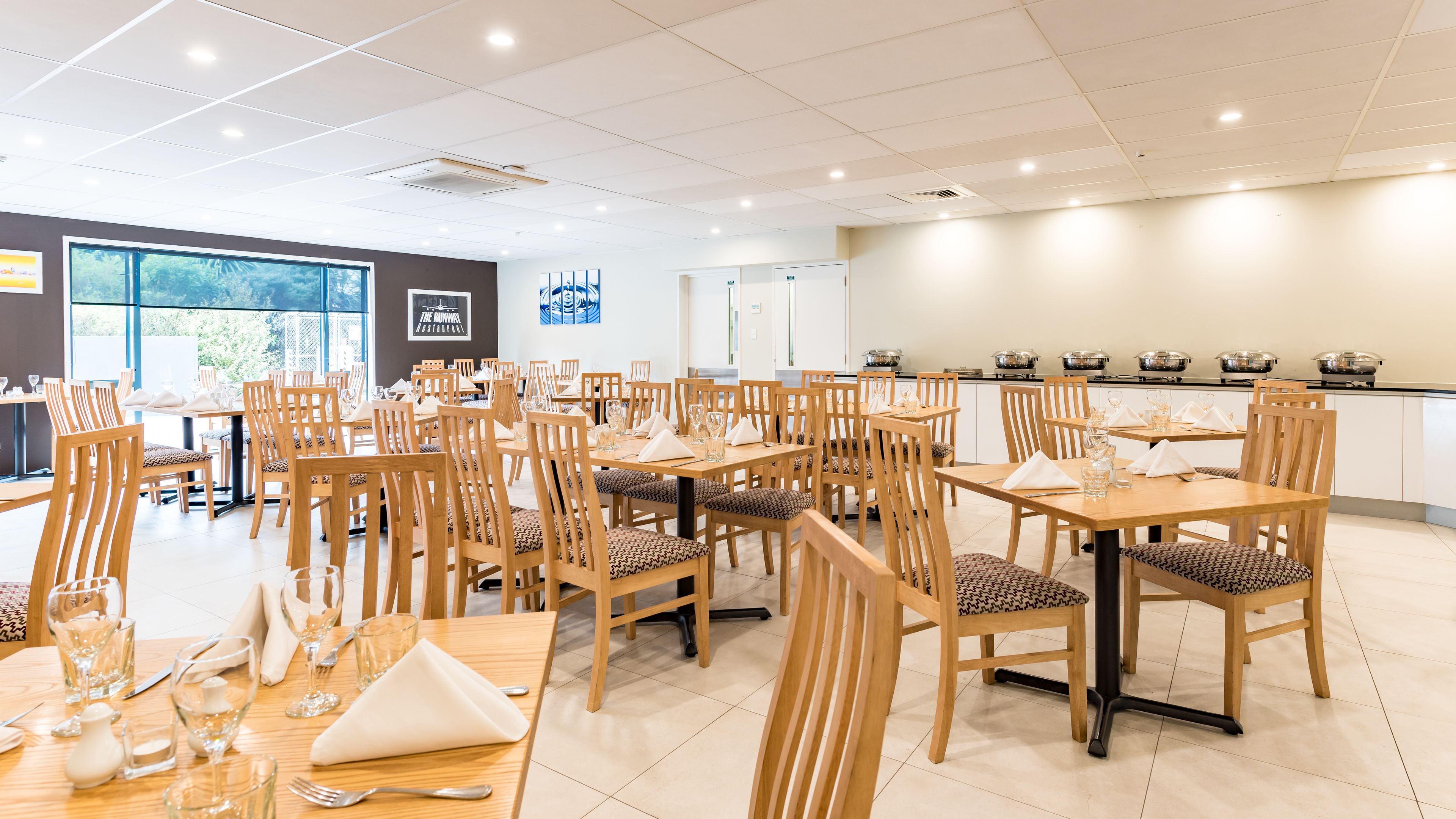 Daily full breakfast (NZD 32 per person)